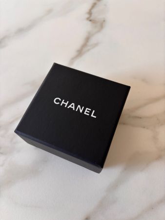 Boucles d'oreilles Chanel perles et logo CC avec boîte