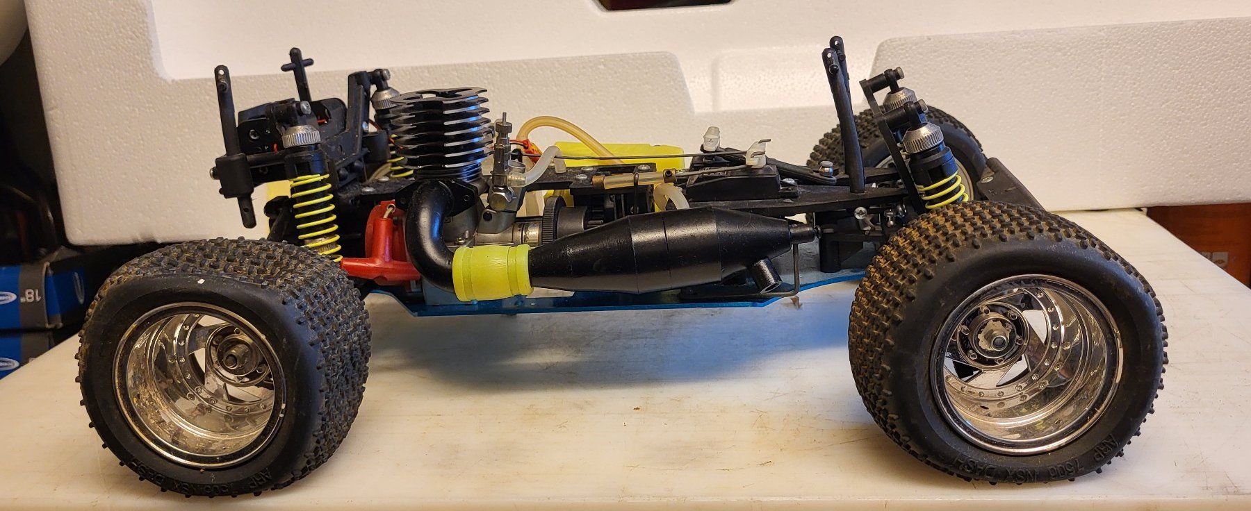 Modellismo RC: Ancienne voiture RC – Usato da Villars-sur-Glâne venduto da rifzari 1