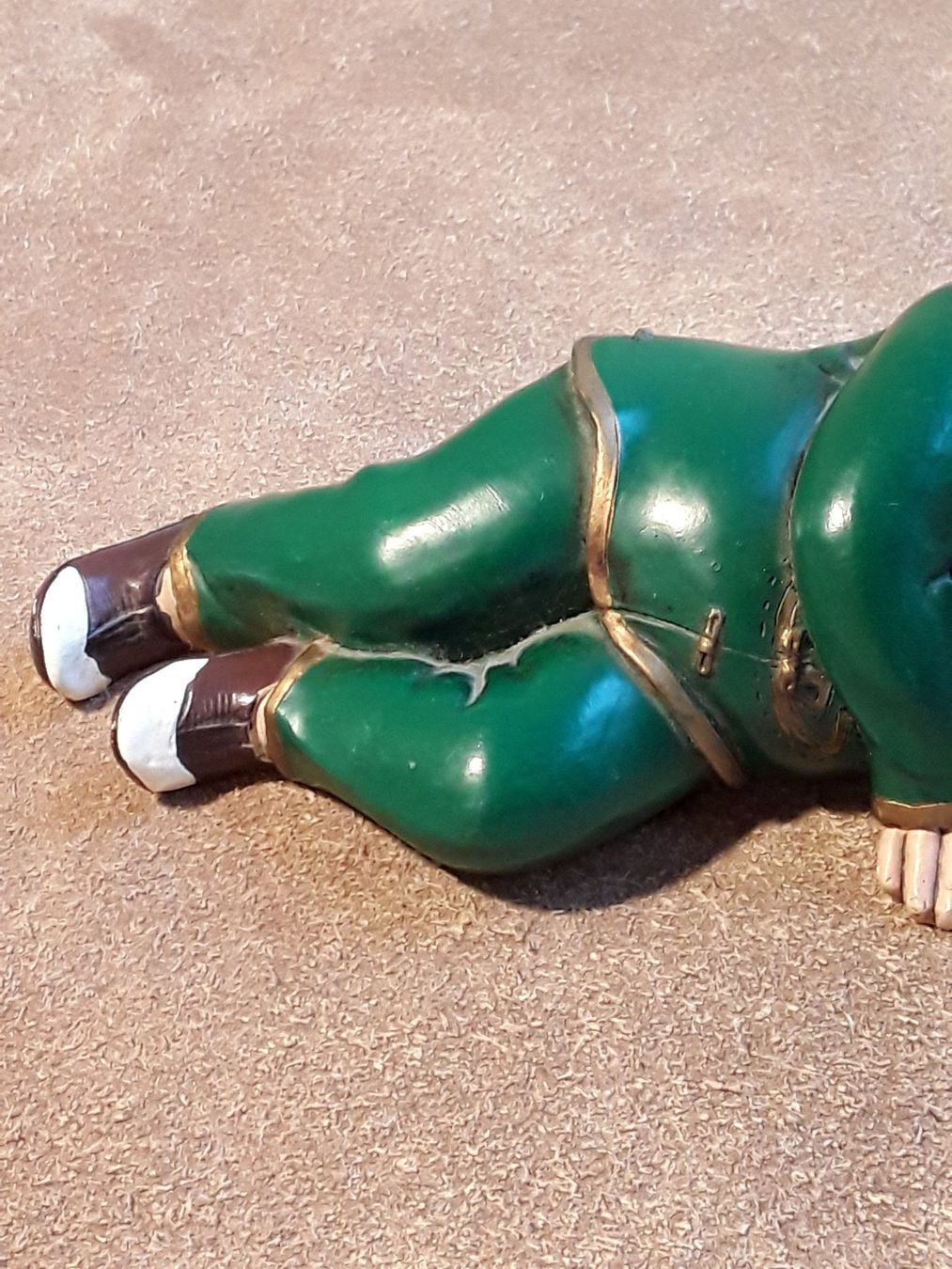 Statuette: Figur eines liegenden Mannes CHINA, ca 1950 – Usato da Zürich venduto da philpip 3