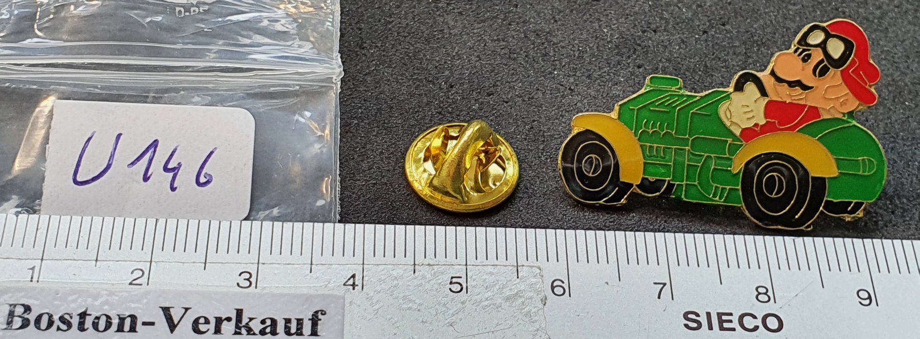 Placchette & Badge: U146 - Pin Nintendo Super Mario - mit Rollbrett – Usato da Reinach BL venduto da Boston-Verkauf 2