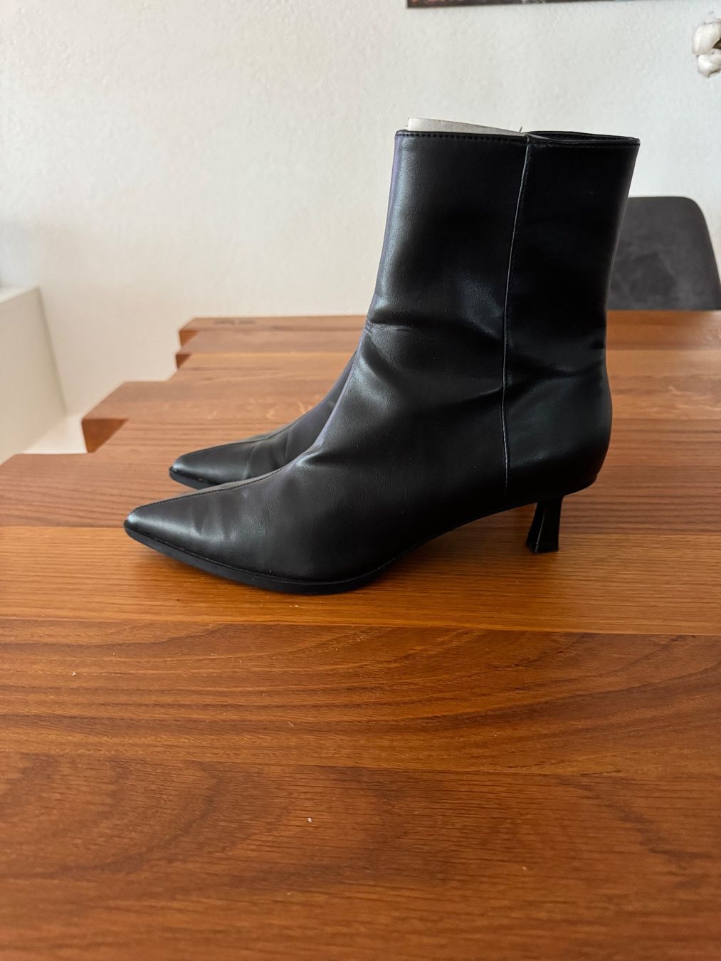 Zara Scarpe da donna: Schwarze Stiefeletten, Grösse 40 – Usato da Dübendorf venduto da Malcika1 1