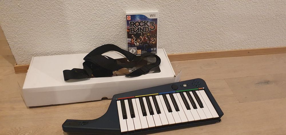 Nintendo Wii Rock Band 3 inkl. Wireless Keyboard | Kaufen auf Ricardo