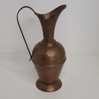 Joli vase en cuivre