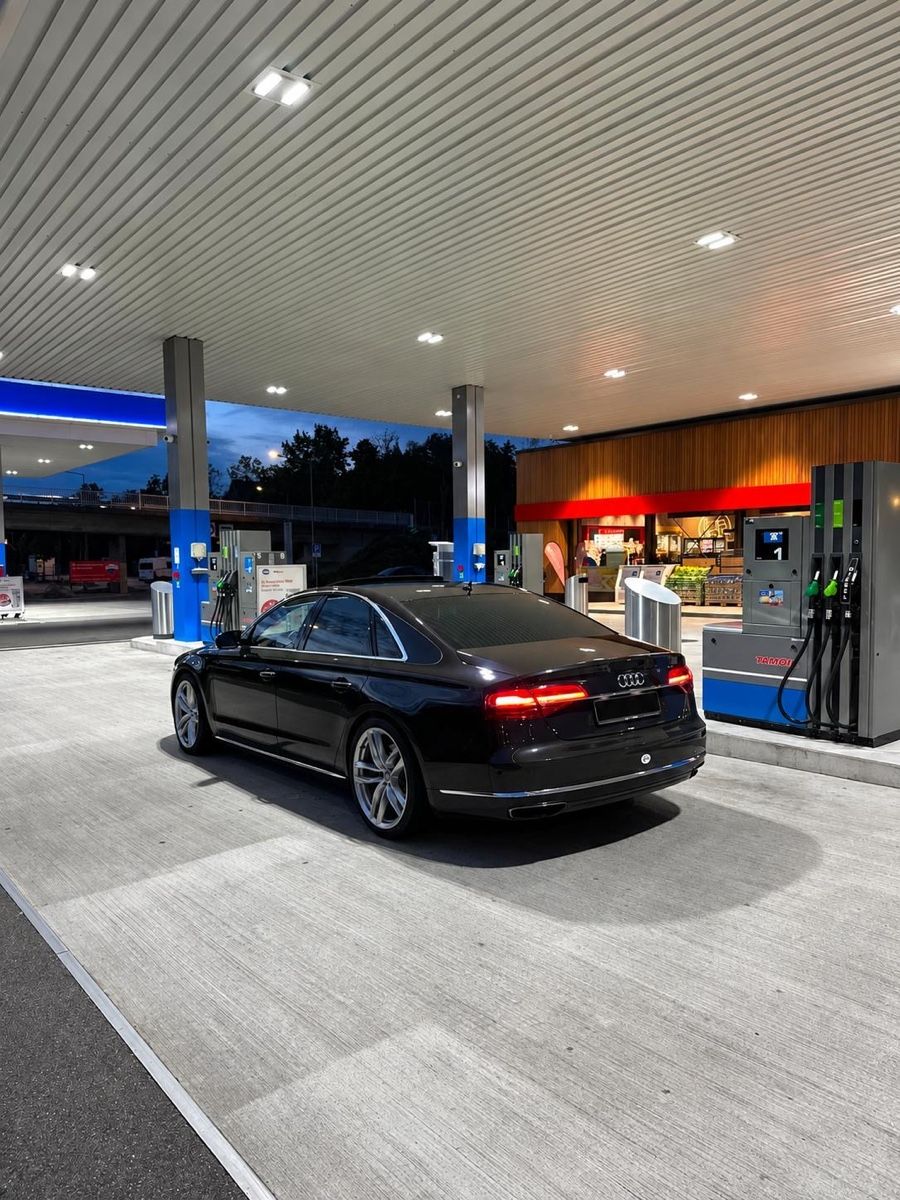Audi Automobili: Audi A8 4.0 Tfsi – Usato da Wollerau venduto da ald_2jrn 3