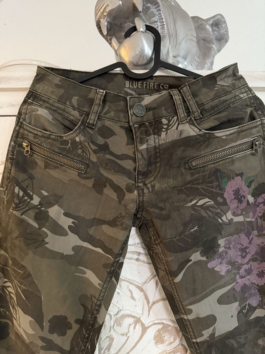 Hosen: Blue Fire Co. Hose, Armeemuster mit Blumen, Gr. 27 – Gebraucht aus Rorbas von sei_9qyv 3