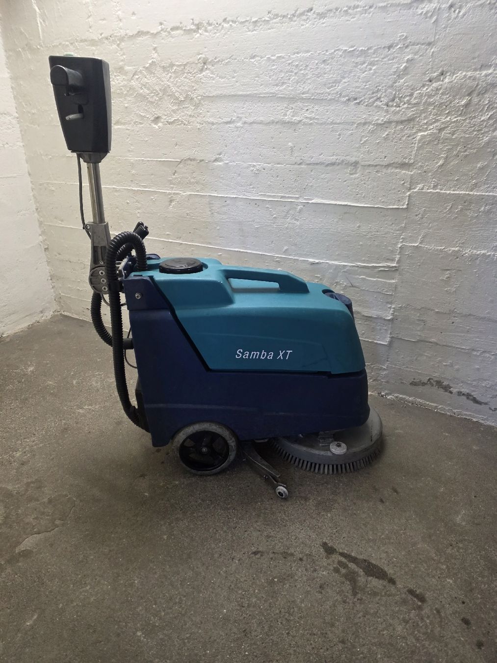 Wetrok Toutes les machines: WETROK DISCOMATIC XT#Cleanfix Taski Kärcher Nilfisk Minatol – D'occasion à Zürich par 5183840711 2