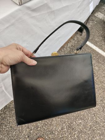 Elegante schwarze Leder Handtasche - Klassisch & Zeitlos!