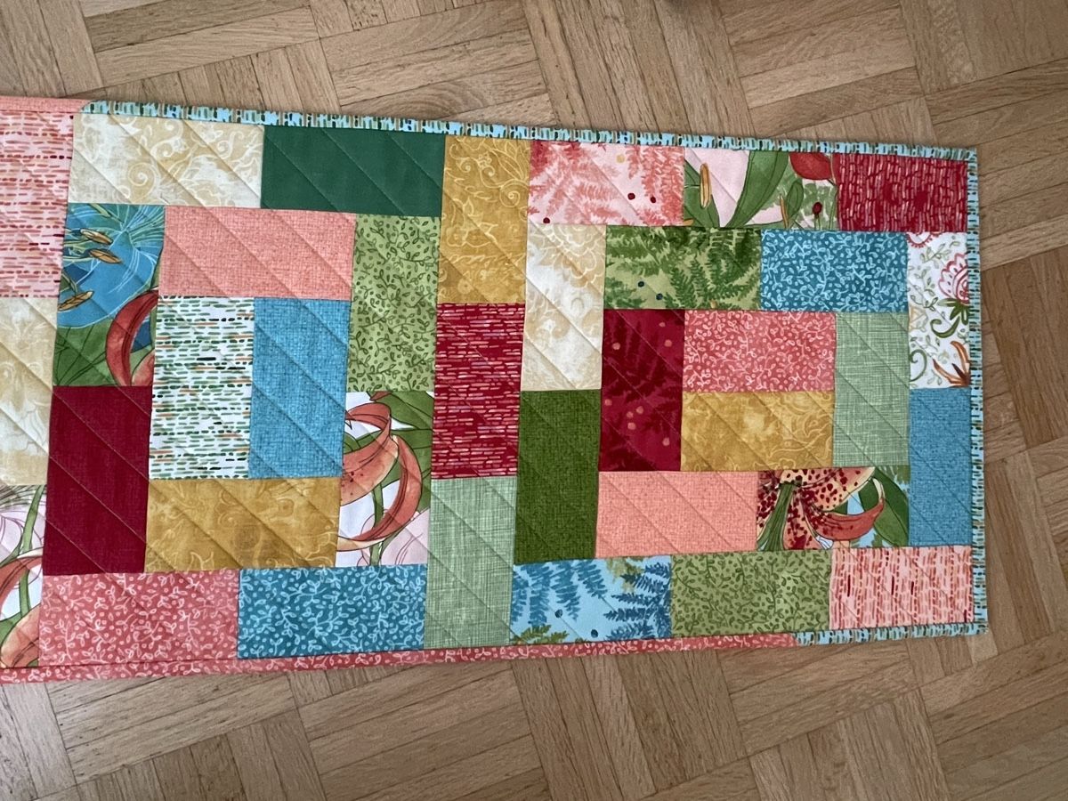 Stoffe: Chemin de table patchwork multicolore fait main – Neu und originalverpackt aus La Chaux-de-Fonds von NathalieM07 2