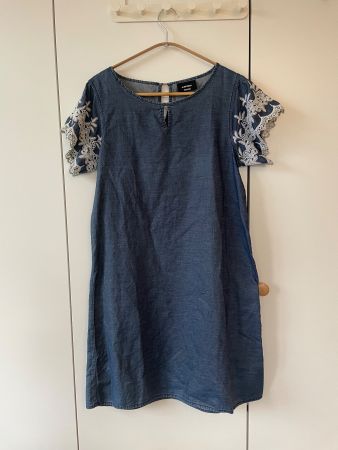 Romantisches Jeanskleid von Yessica, Gr. 36, mit Spitze