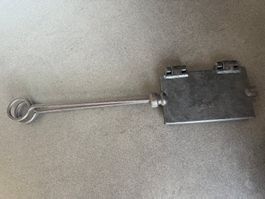 Bretzeleisen antik aus Eisen