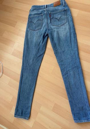 Levis 721 high rise skinny W26/L30