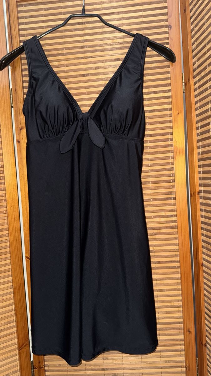 Badekleider & Bikinis: Baderöckli mit Hose, 36 B – Gebraucht aus Gümligen von morticiaaddams