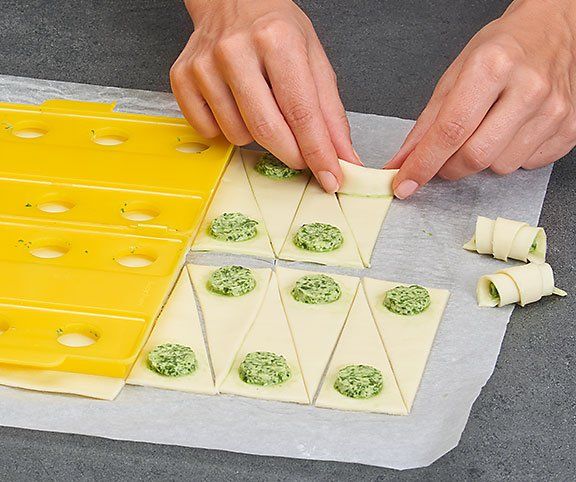Betty Bossi Backformen: Betty Bossi MINI Gipfeler- gluschtige Gipfeli im Mini-Format – Gebraucht aus Regensdorf von anna059 5