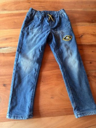Jeans gefüttert mit Gummizug Grösse 122