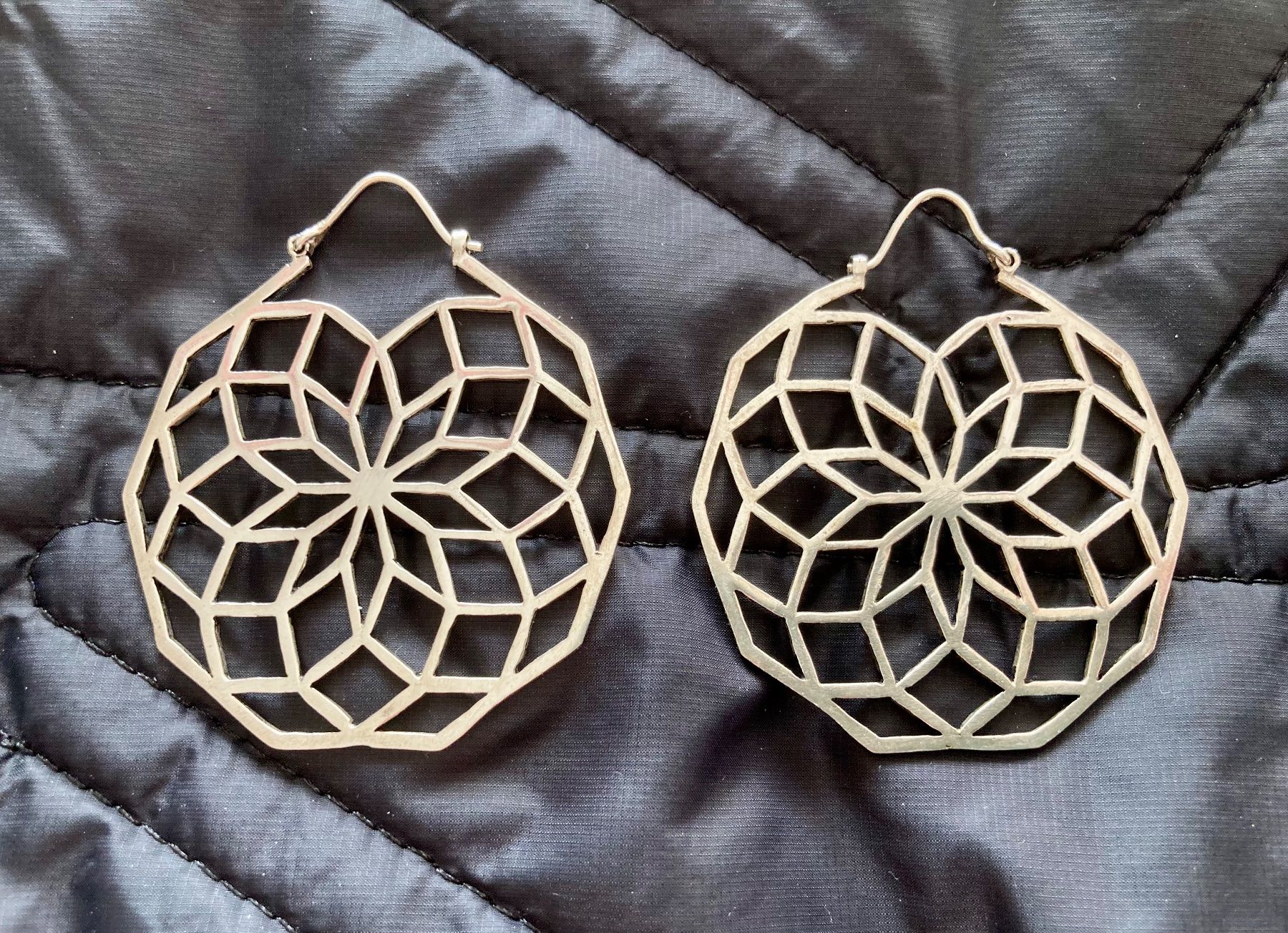 Ohrringe & -stecker: Ohrringe aus Silber im orientalischen Stil – Gebraucht aus Biel/Bienne von Murmeltier04