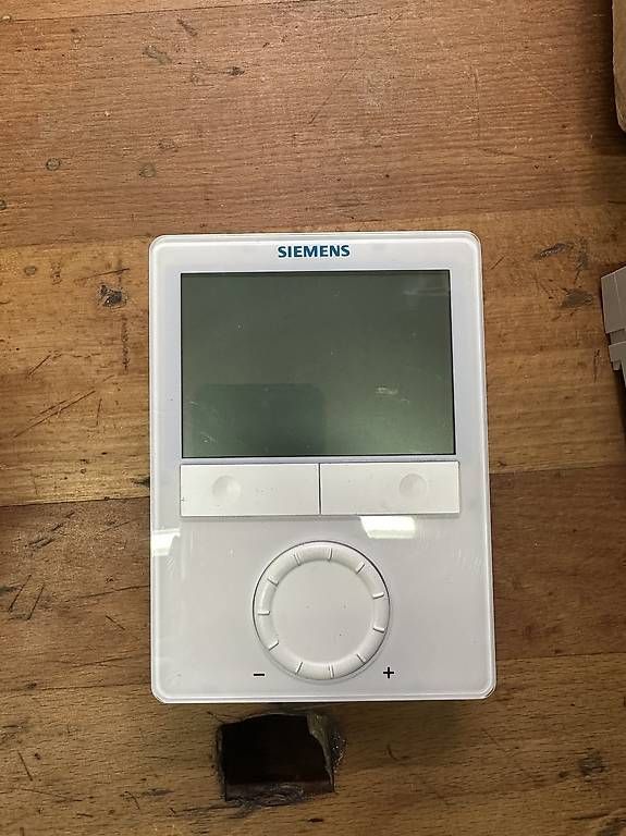 Sistema di controllo: Thermostat Siemens RDG 100 – Usato da Renens venduto da lau_l6j6