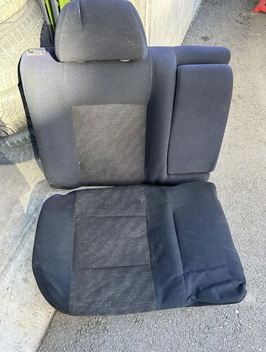 Volkswagen Tutti pezzi di ricambio auto: Banquette arrière VW vento – Difettoso da Muraz (Collombey) venduto da Wolfdog1978