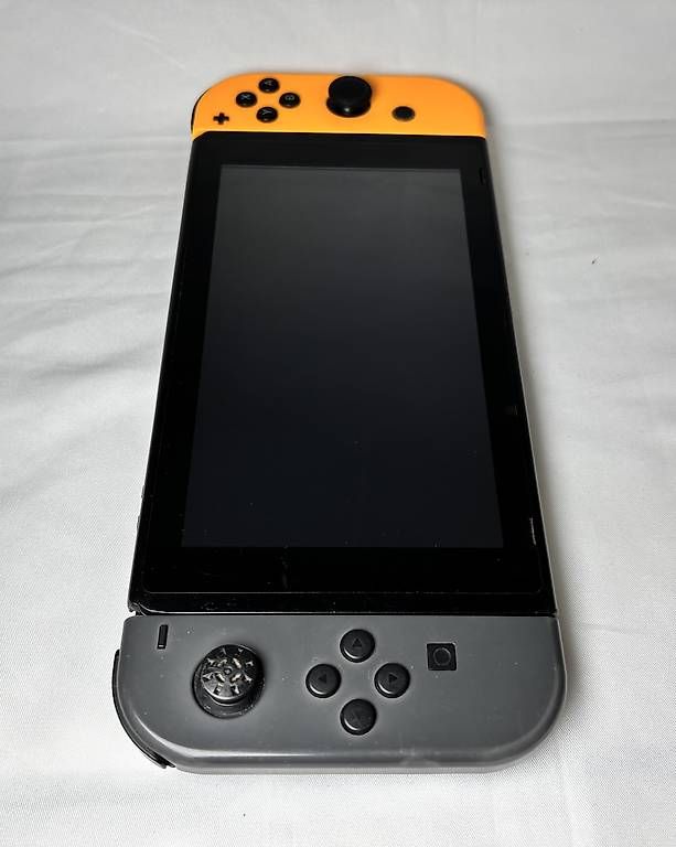 Nintendo Console: Nintendo Switch Console | Accessori + FIFA 22 – Usato da Gordola venduto da kar_gy5g 2