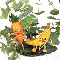 Holzfrüchte Banane und Rübli