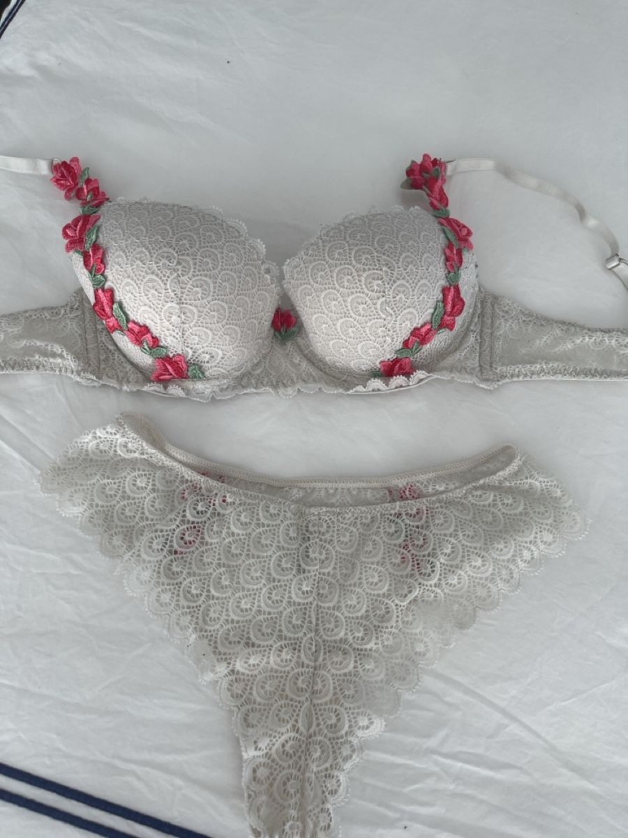 Intimissimi Altra biancheria intima: Intimissimi lace bra and slip – Usato da Rüschlikon venduto da ant_5v7g 1
