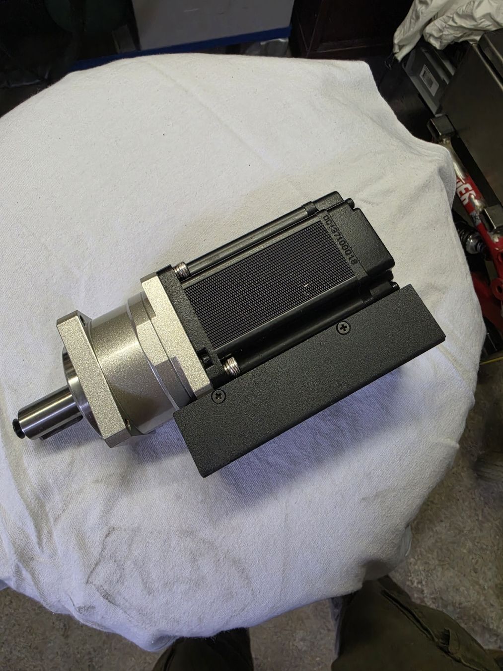 Motori: SYNTRON Servomotor 400W mit Getriebe – Usato da Nussbaumen AG venduto da Martinfal 2