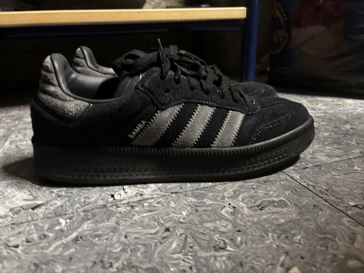 Adidas Scarpe da uomo: Adidas Samba Noire en Daim – Usato da Neuchâtel venduto da ase_qrc7