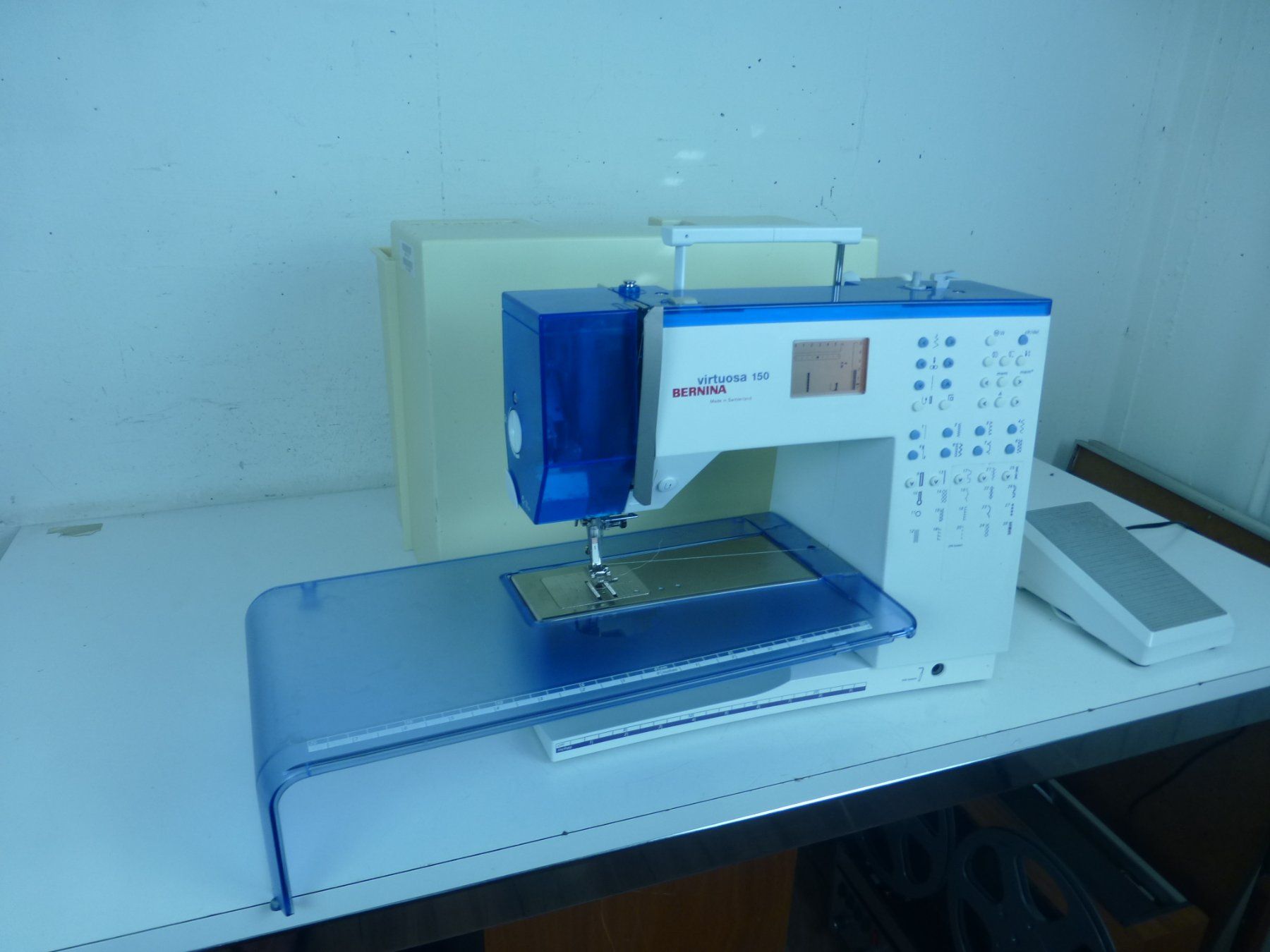 Bernina Macchine da cucire: BERNINA Virtuosa 150 mit Original Koffer – Usato da Fahrweid venduto da ekv 1