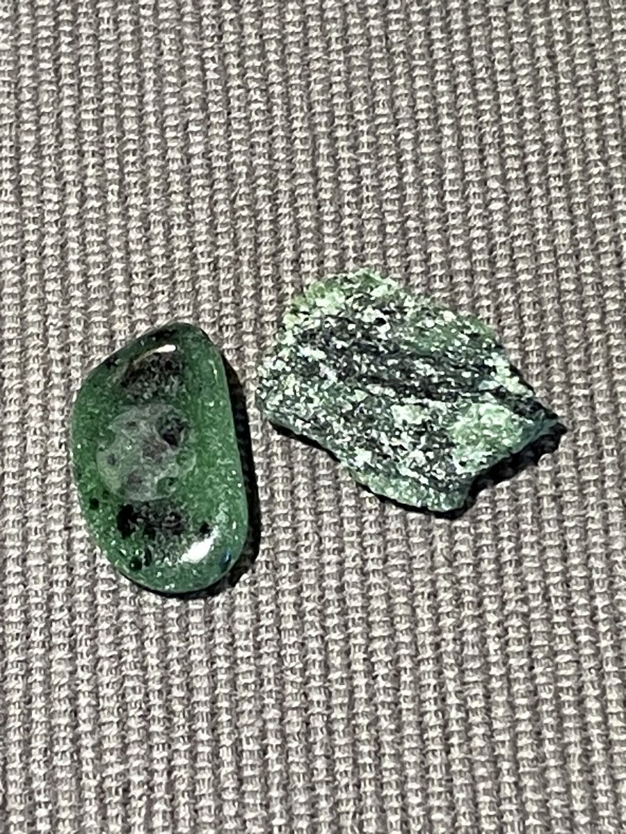 Minerali & Pietre curative: Zoisit Stein roh und geschliffen Set – Nuovo (secondo la descrizione) da Rümlang venduto da euqinom16 1