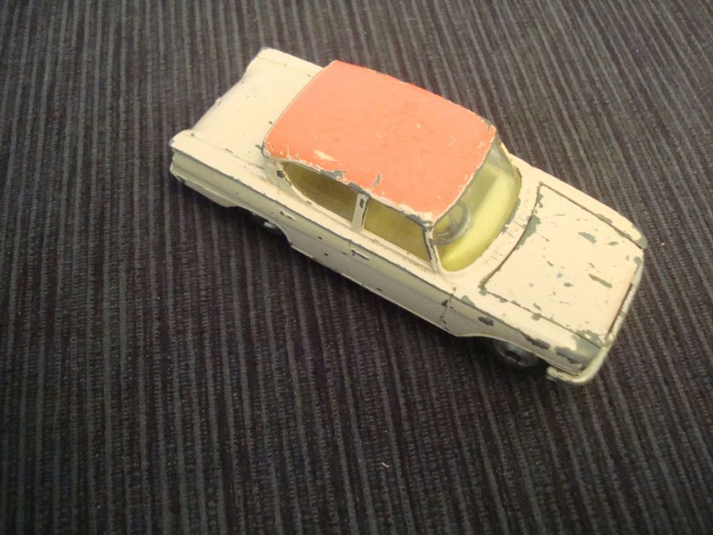 Corgi Toys 1/46 Ford Consul Classic 315 - Réf AL943 - Couleur Crème (Bon état)