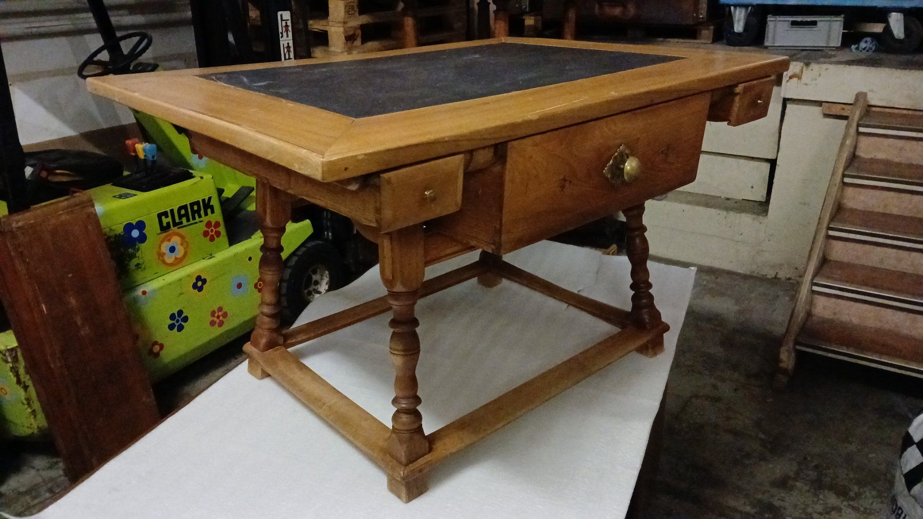 Tables: Einsigartiger Tisch – D'occasion à Rapperswil SG par amb_2xc6