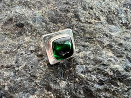 Ring S 800 - 1970 massiv - Glas Stein grün - kultig G: 51