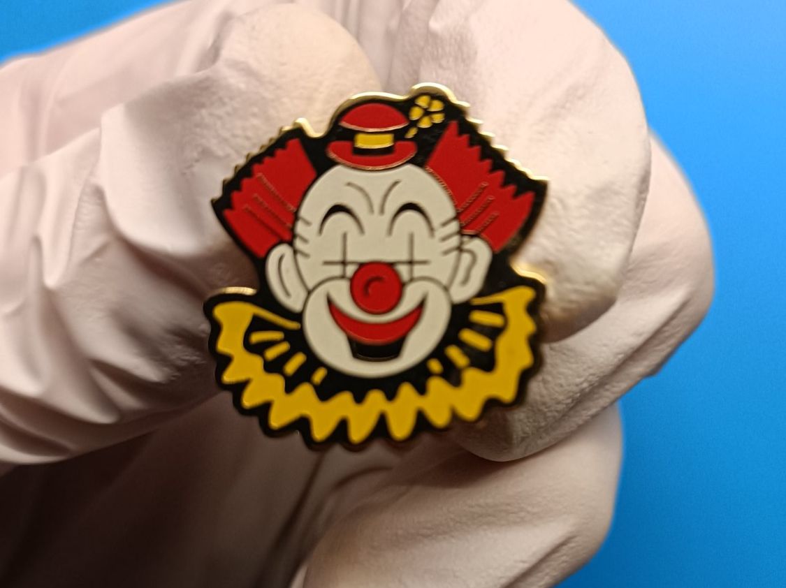 Placchette & Badge: Pin Clown - Box 42 – Usato da Köniz venduto da Pinscollect