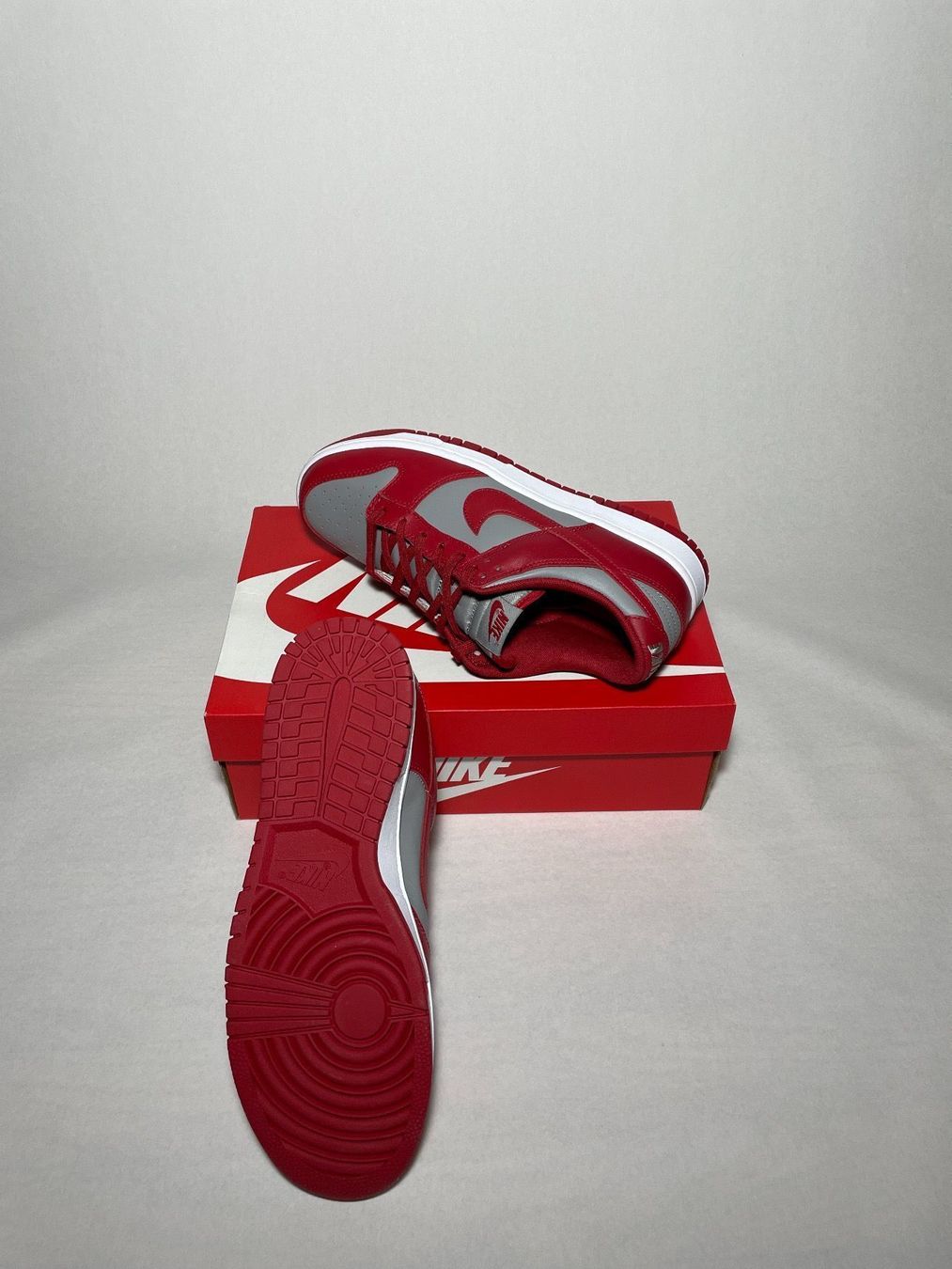 Nike Herrenschuhe: Nike Dunk Low Retro Grey Varsity Red 45 – Neu und originalverpackt aus Freidorf TG von kickznlacez 2