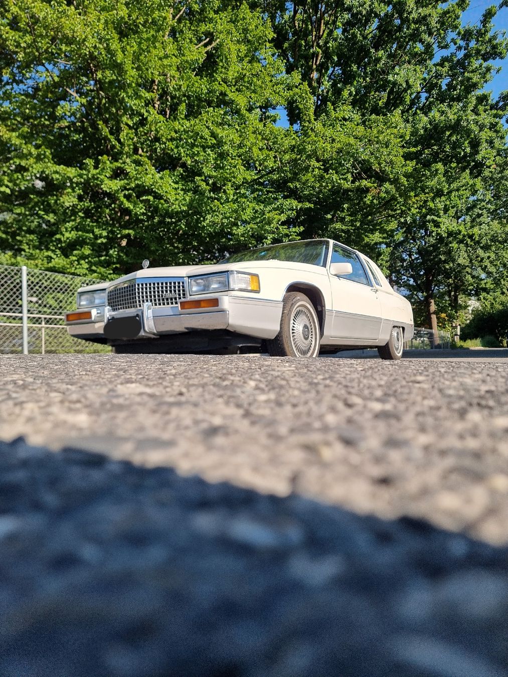 Cadillac Autos: Cadillac Coupe DeVille Fleetwood – D'occasion à Buchs SG par tay_s5jj