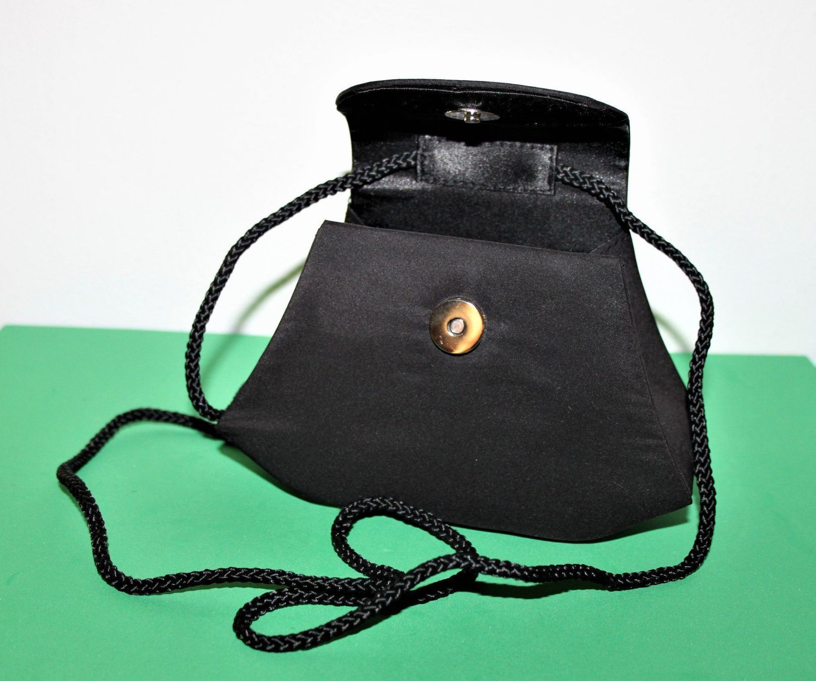 Taschen für Damen: Aparte kleine Umhängetasche – Gebraucht aus Otelfingen von Jupi07 5