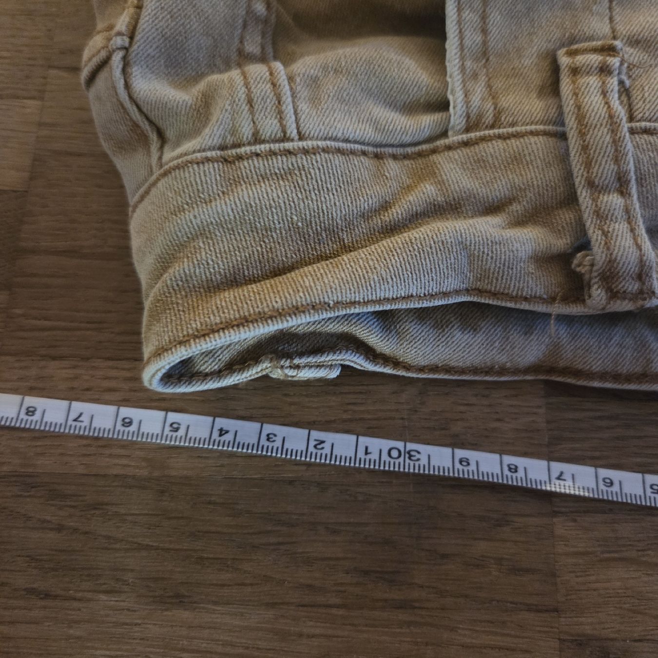 Jeans: Chino Jeans mit Bundfalte Gr.L ocker – Usato da Näfels venduto da CH.Kchlineknopf 4
