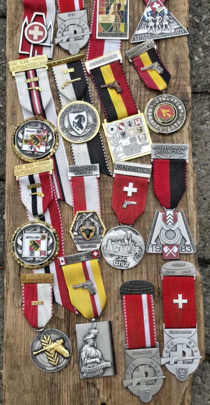 Medaglie: 20 Stk Schützenmedallien – Usato da Walkringen venduto da Vanuca 4