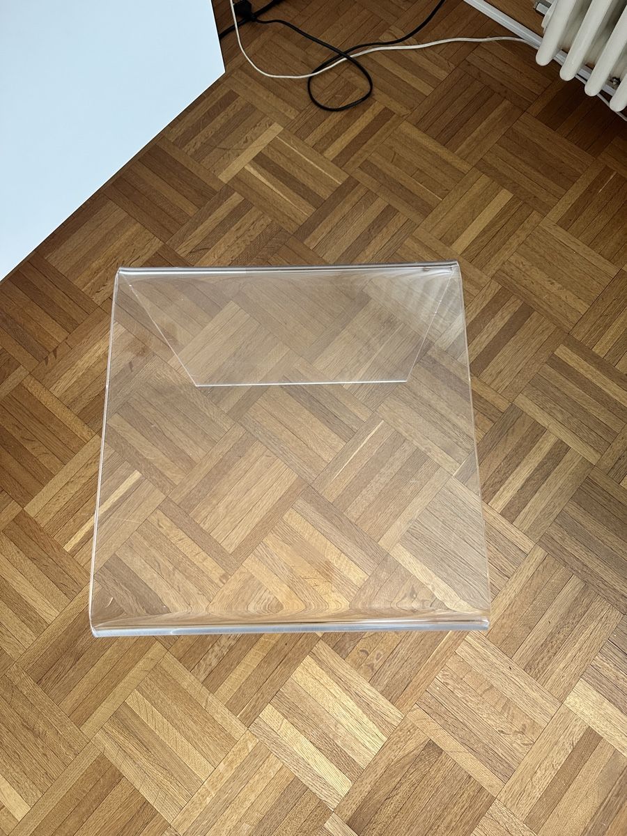 Tavoli: Cooler Plexiglas Beistelltisch ca 80iger Jahre – Usato da Baden venduto da Marytumby 3