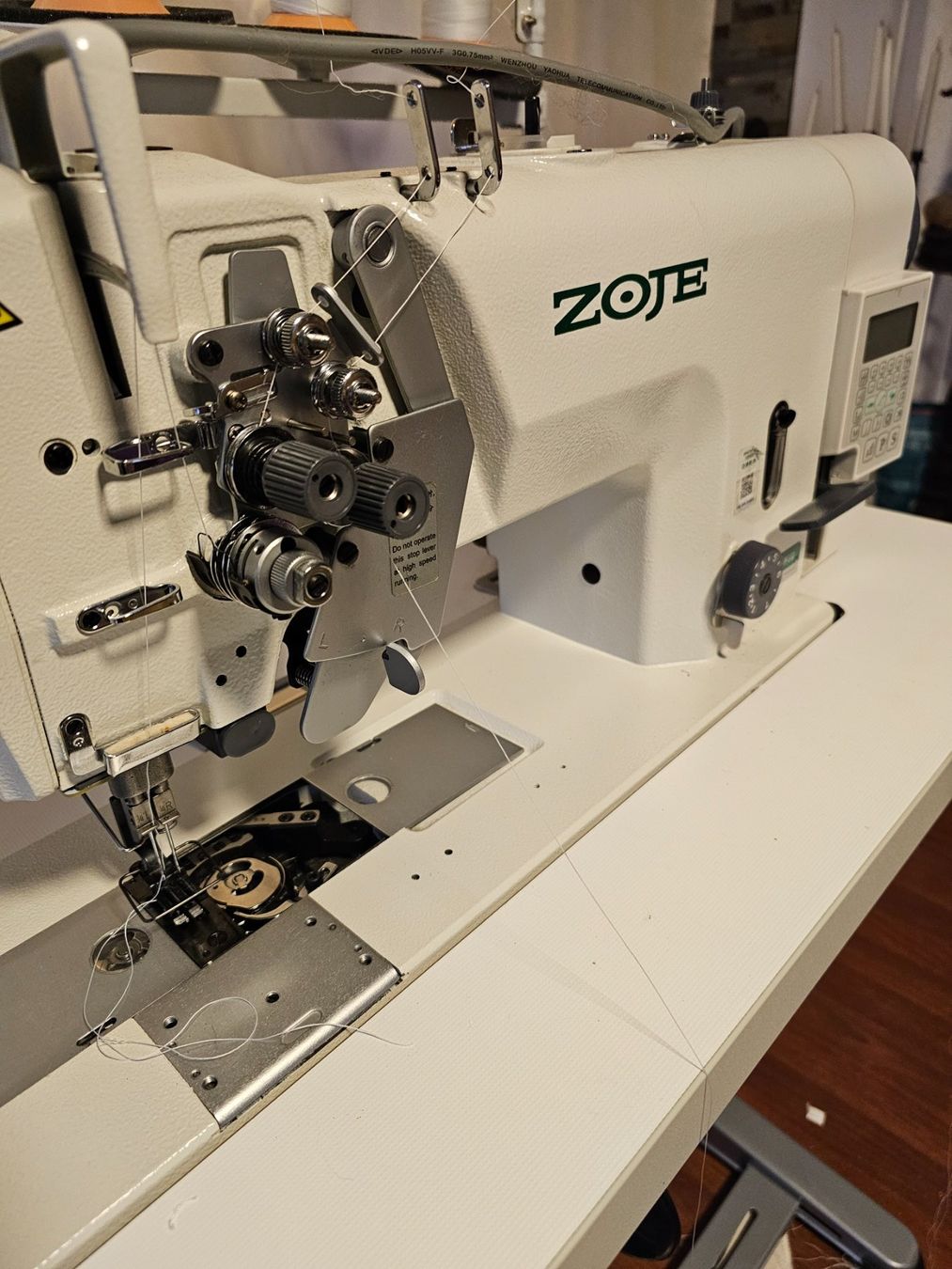 Nähmaschinen: ZOJE Industrienähmaschie, Doppelnadel, neuwertig – Gebraucht aus Weggis von Sterku 2