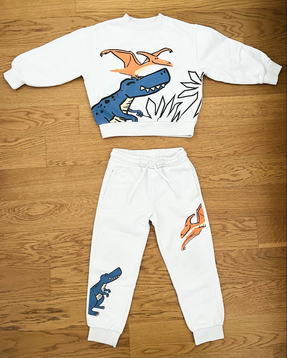 Pullover & Sweatshirts: Ensemble de jogging Taille 116 – Gebraucht aus Sion von FashionStore3