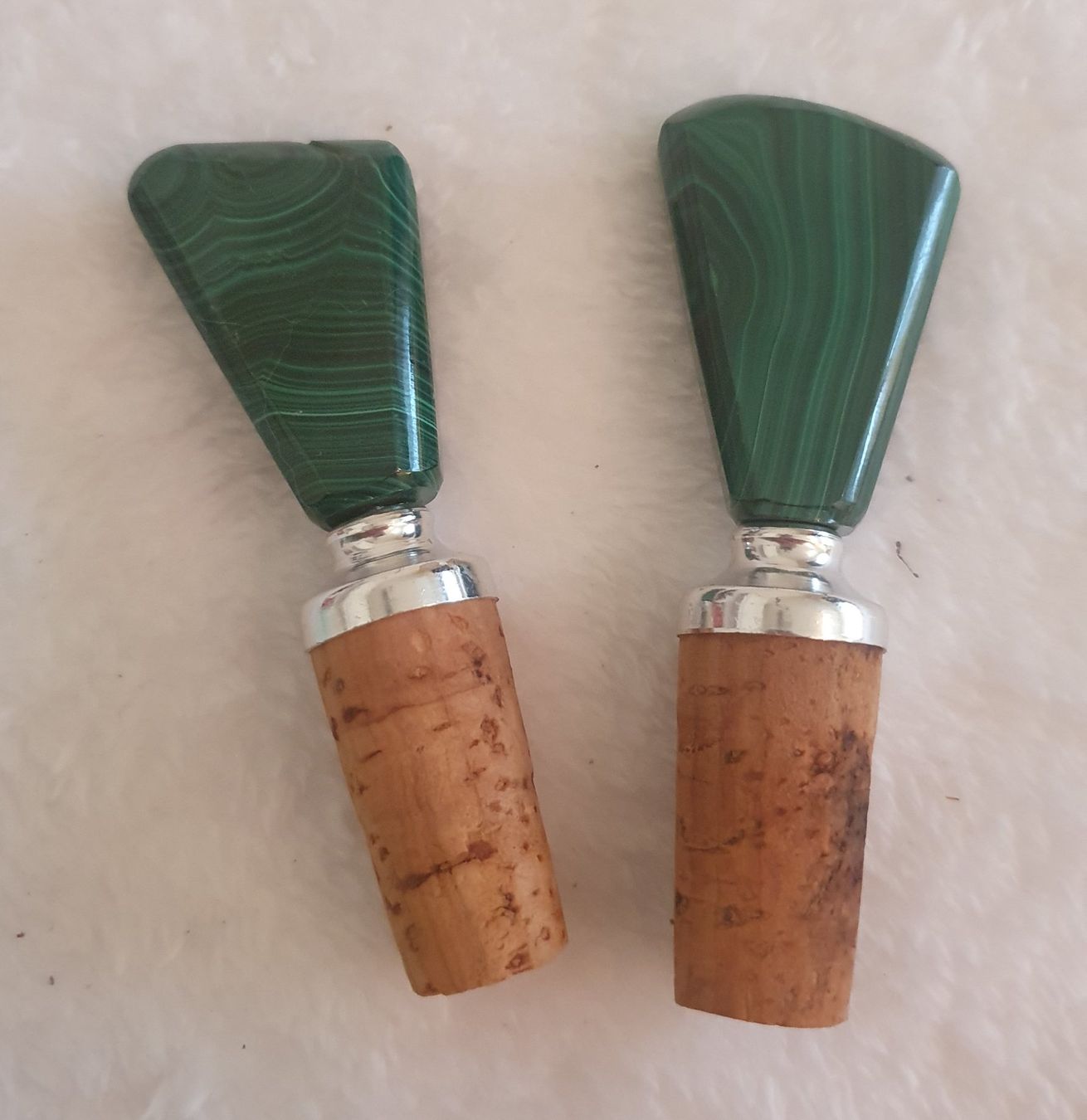 Apribottiglie & Tappi per chiusura: 2er Set Flaschenverschlüsse aus echtem Malachit & Metall – Usato da Auw venduto da beretta1966