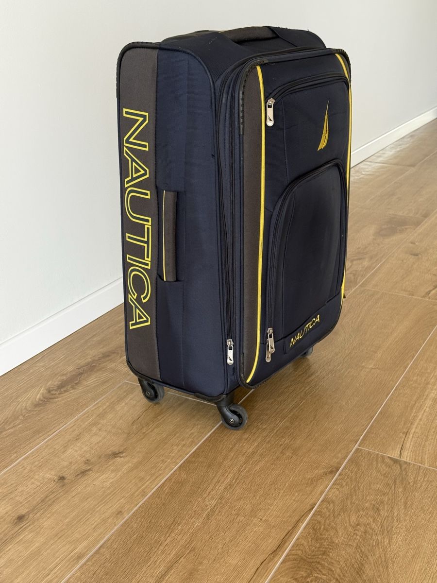 Valigie: Nautica Rolling Suitcase, Medium  – Nuovo (secondo la descrizione) da Zürich venduto da Franciscoperez