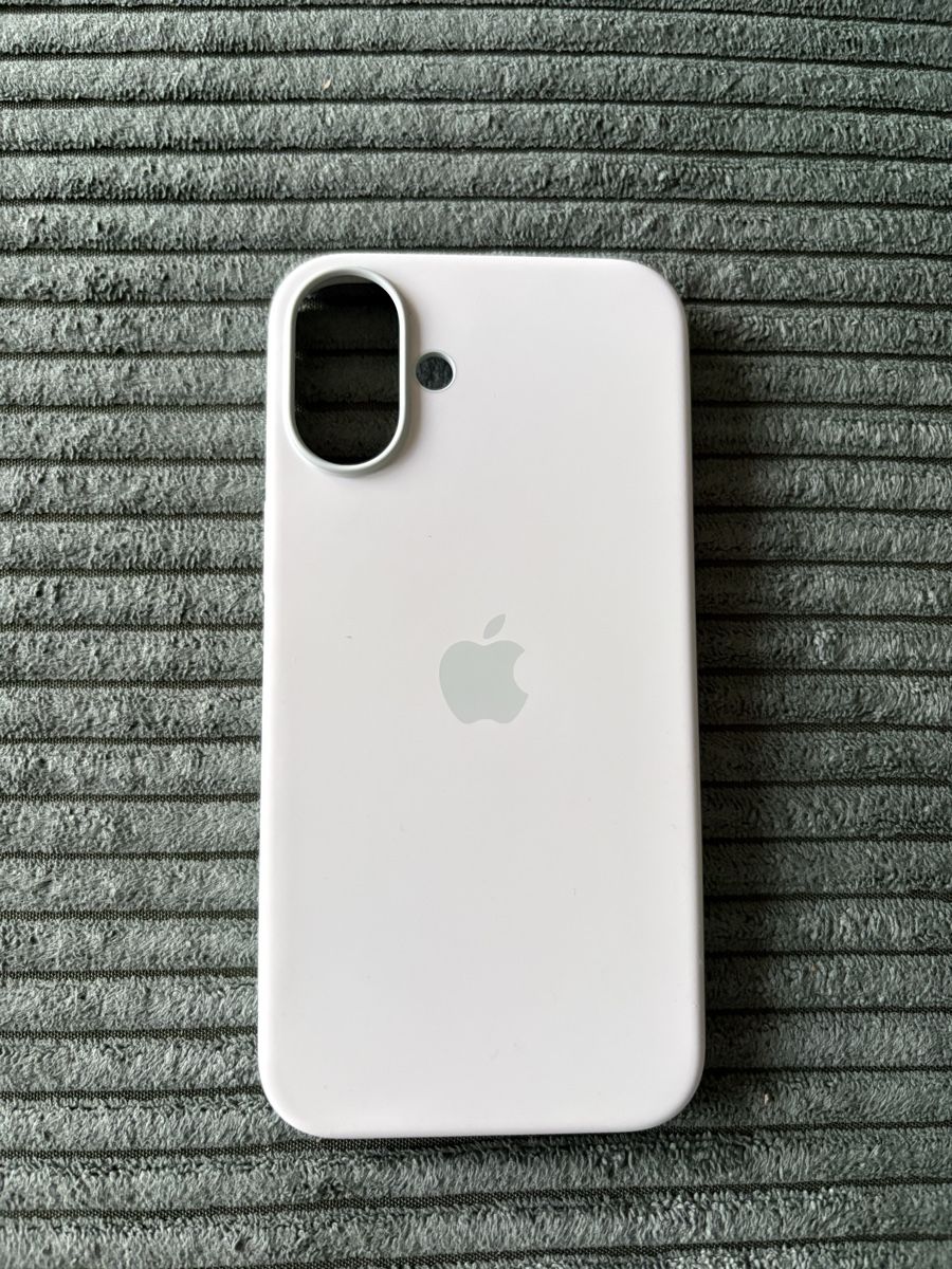 Apple Coques & Protection écran: iPhone 16 Plus Hülle Apple Silikon - Aquamarin  – D'occasion à Zürich par lea_8jrs