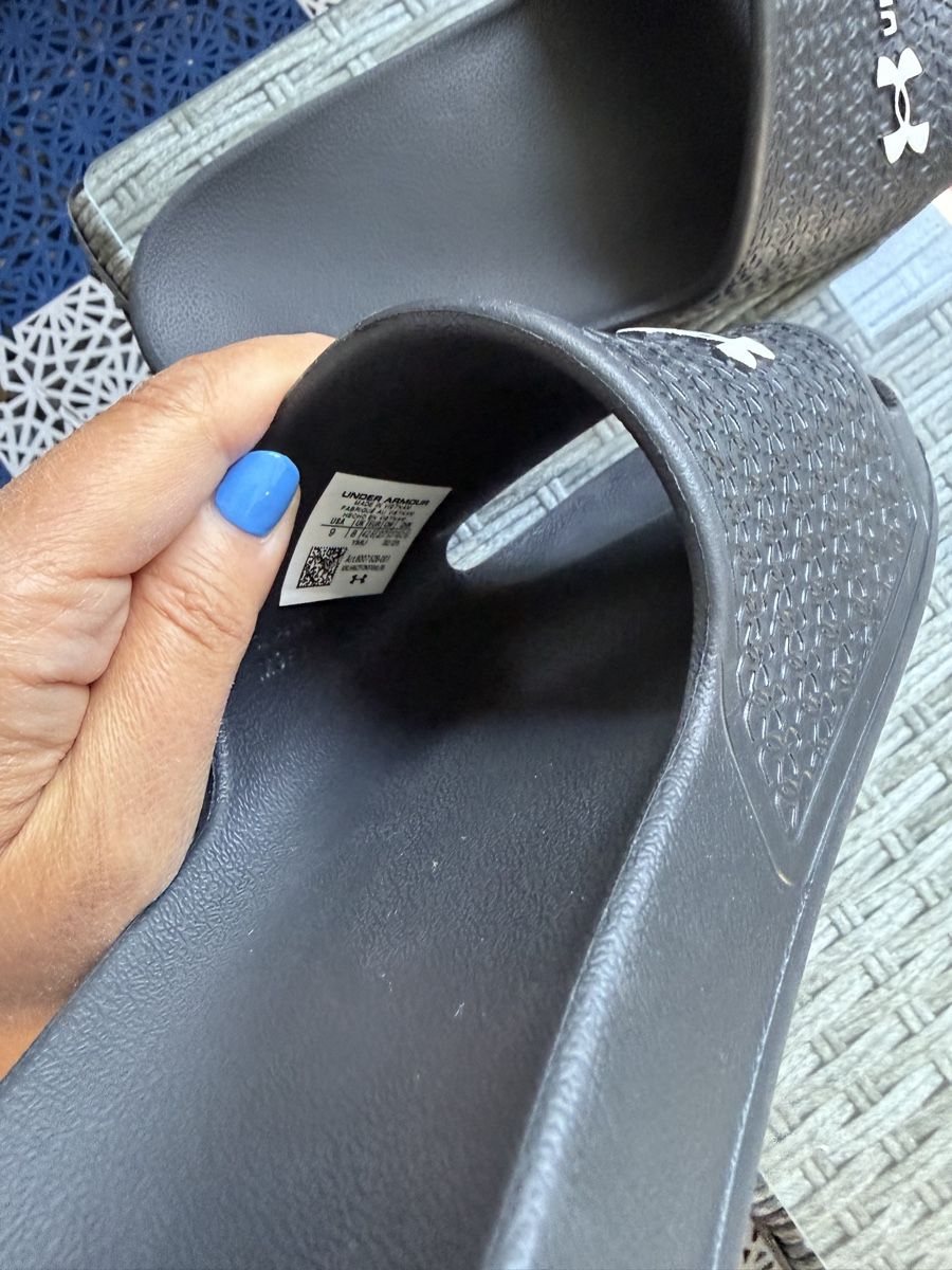 Under Armour Scarpe da uomo: Under Armour Slides black size 42.5 used condition – Nuovo (secondo la descrizione) da Zuerich venduto da mjaudm 3