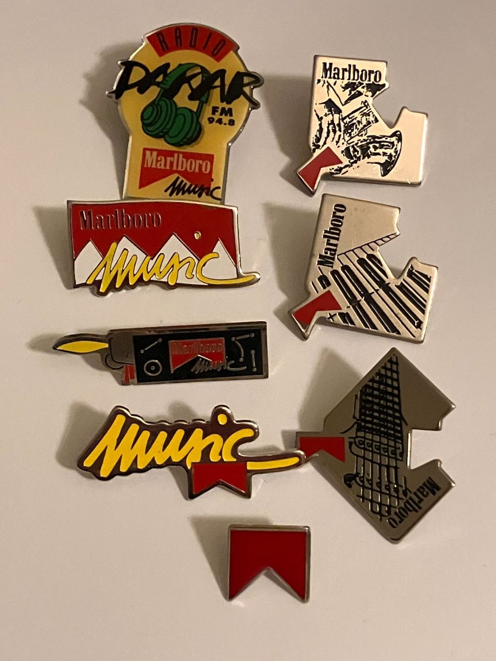 Placchette & Badge: 8 Pin Marlboro – Usato da Basel venduto da djwwpp