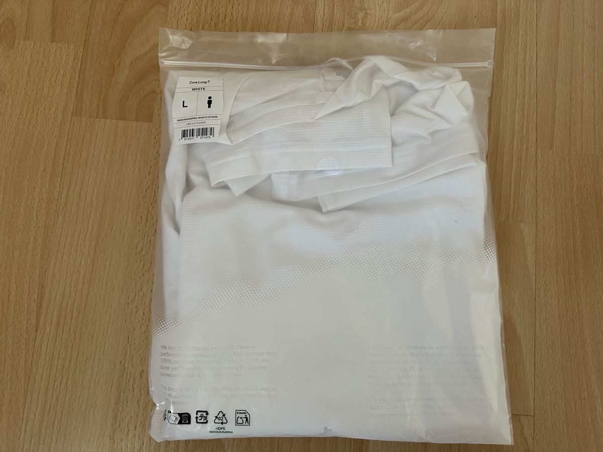 On T-shirts: ON Core Long T-Shirt – Neuf avec emballage d'origine à Chur par Sim7000 7