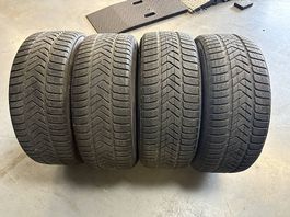 Winterreifen 255/45R19 104W Pirelli