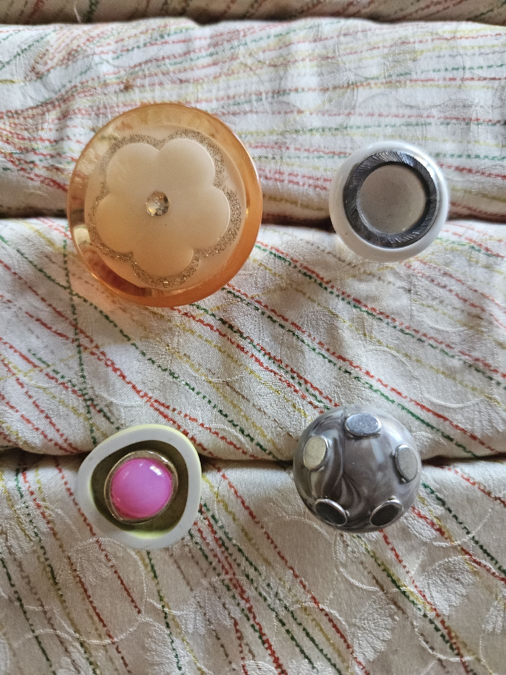 Anelli: 4 bagues style seventies space age – Nuovo e nell'imballaggio originale da Thônex venduto da lacomtessedesfees