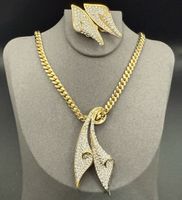 Goldfarbene Vintage Halskette und Ohrringe mit Strasssteinen