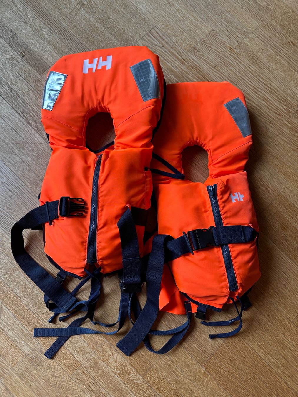 Helly Hansen Gilets de sauvetage: Schwimmwesten Helly Hansen – D'occasion à Gerzensee par tesui77